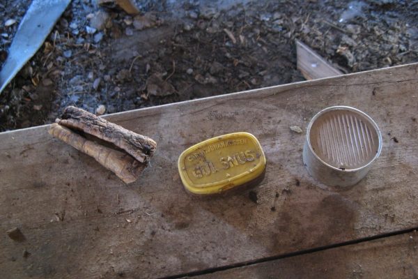 Snus tin — smokeless tobacco risk and benefit guide