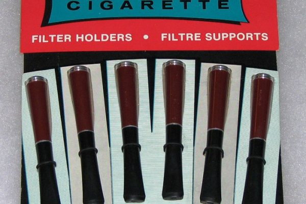 Vintage filter holder store display — best cigarette tubes guide