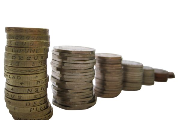 Ascending stacks of coins — how many cigarettes a bag of tobacco makes