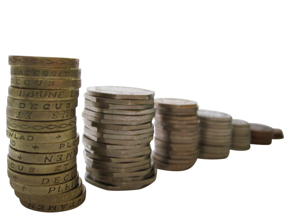 Ascending stacks of coins — how many cigarettes a bag of tobacco makes