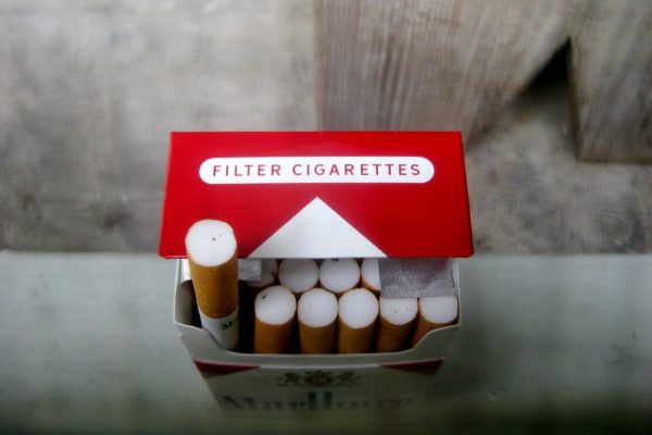 Open cigarette pack showing filter tips — do cigarette filters actually work