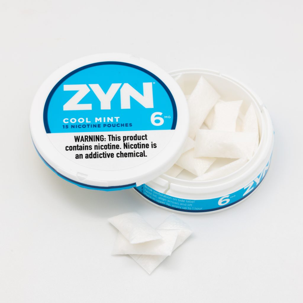 Open nicotine pouch can — nicotine pouches vs snus comparison